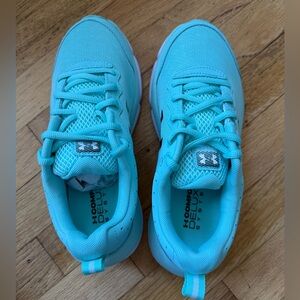 WOMENS UNDER ARMOUR CHARGED ASSERT sneakers size 7 TURQUOISE